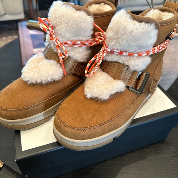 Ugg Women's Classic Weather Hiker Boots Chestnut size 6 - Picture 2 of 7